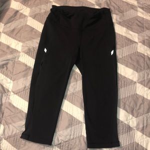 Size 4 lululemon cropped leggings cool details💚